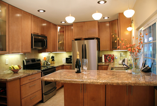 Newly renovated kitchen with a classy style in Saddle River, New Jersey.